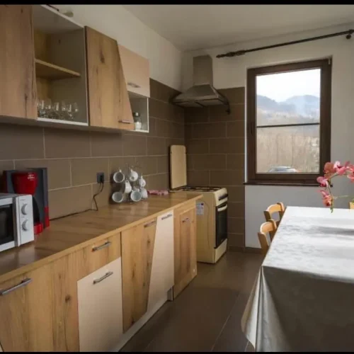 Bucătărie comună complet utilată
